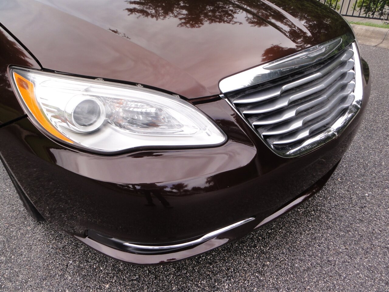2013 Chrysler 200 Limited  Convertible - Photo 12 - Deland, FL 32720