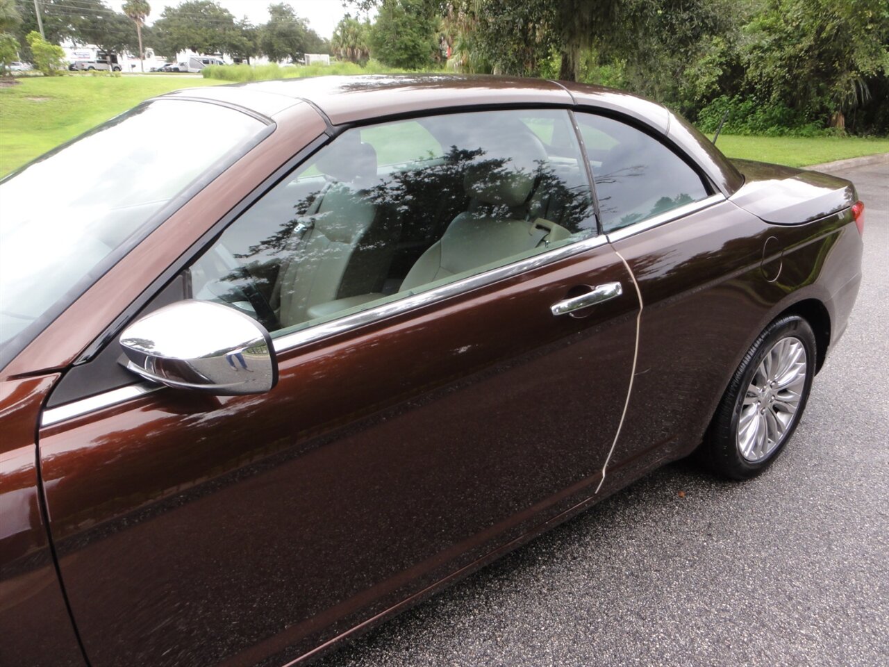 2013 Chrysler 200 Limited  Convertible - Photo 17 - Deland, FL 32720