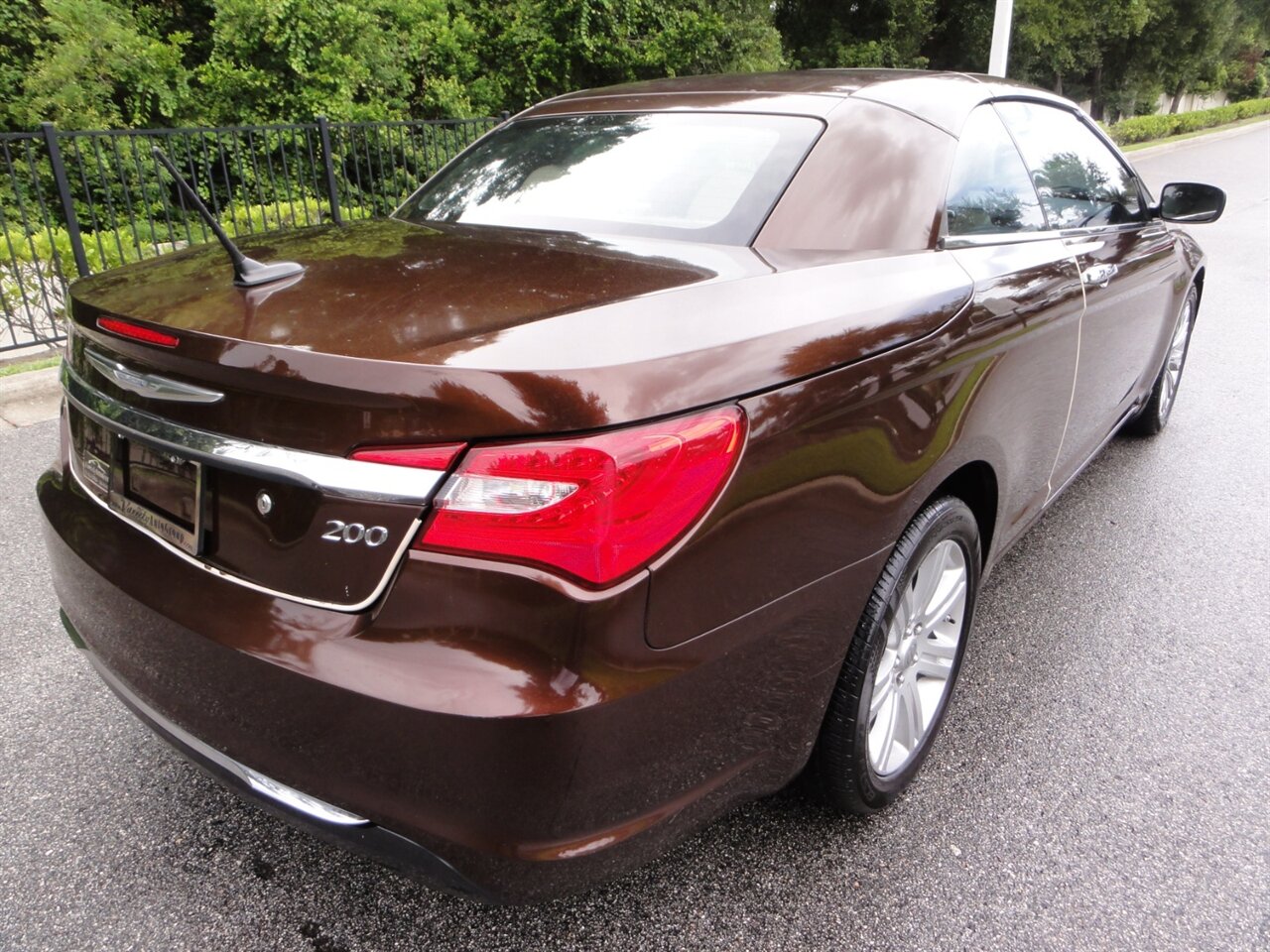 2013 Chrysler 200 Limited  Convertible - Photo 8 - Deland, FL 32720