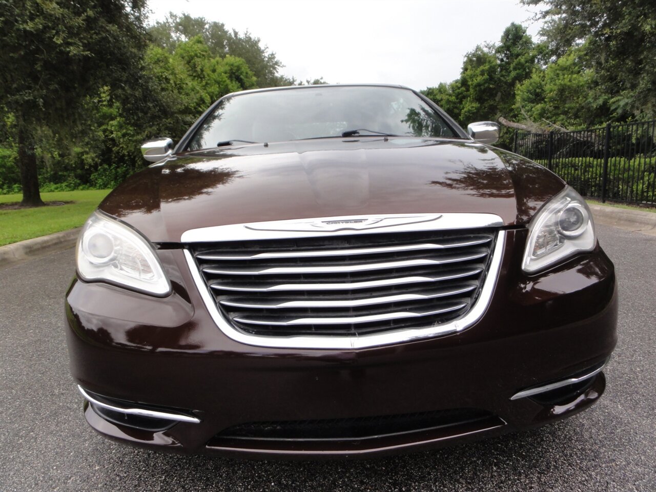 2013 Chrysler 200 Limited  Convertible - Photo 10 - Deland, FL 32720