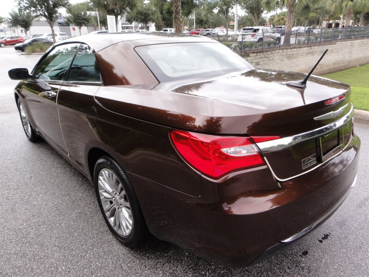 2013 Chrysler 200 Limited  Convertible - Photo 9 - Deland, FL 32720