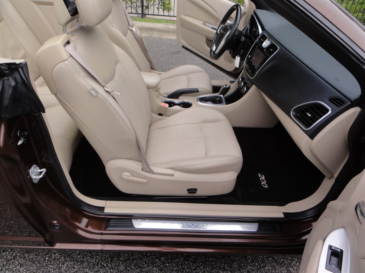 2013 Chrysler 200 Limited  Convertible - Photo 42 - Deland, FL 32720