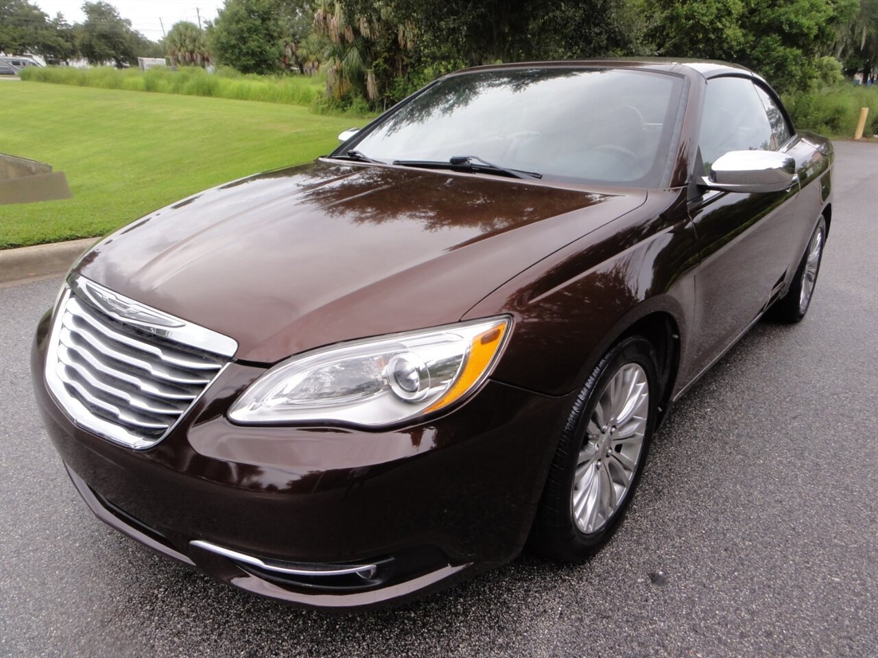 2013 Chrysler 200 Limited  Convertible - Photo 7 - Deland, FL 32720