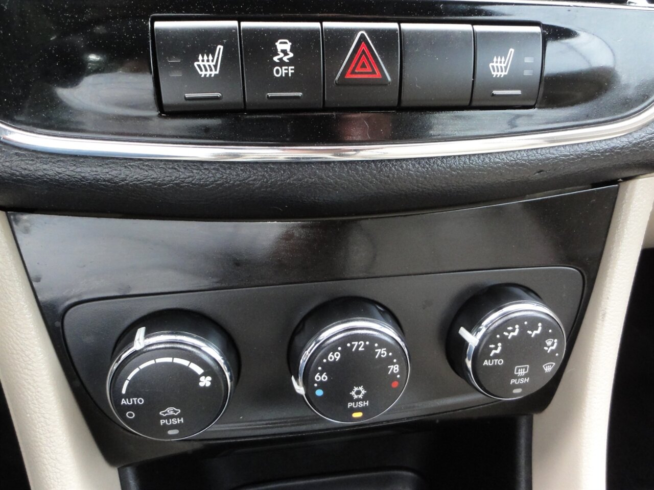 2013 Chrysler 200 Limited  Convertible - Photo 52 - Deland, FL 32720