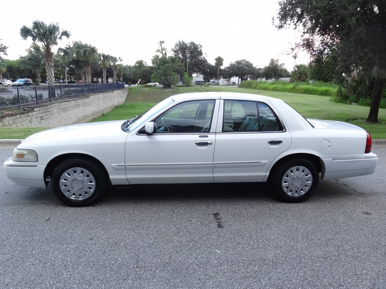 2007 Mercury Grand Marquis GS Premium - Photo 16 - Deland, FL 32720