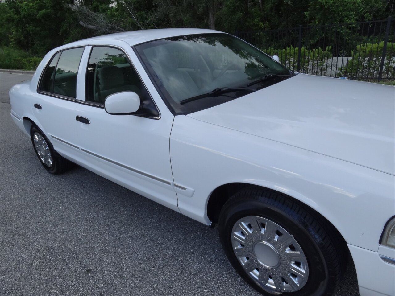 2007 Mercury Grand Marquis GS Premium - Photo 8 - Deland, FL 32720