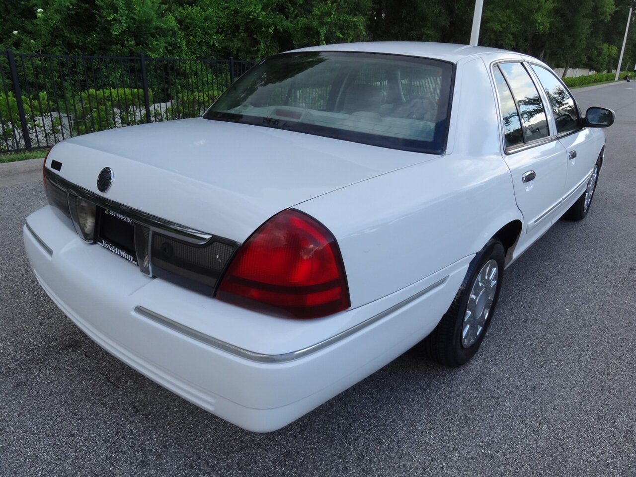 2007 Mercury Grand Marquis GS Premium - Photo 3 - Deland, FL 32720
