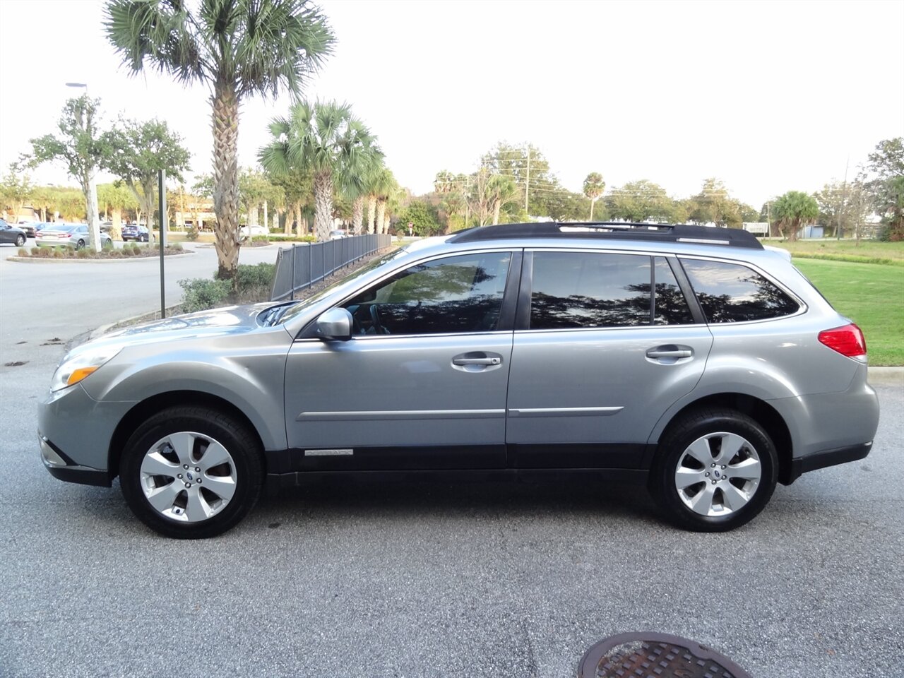 2011 Subaru Outback 2.5i Limited - Photo 16 - Deland, FL 32720