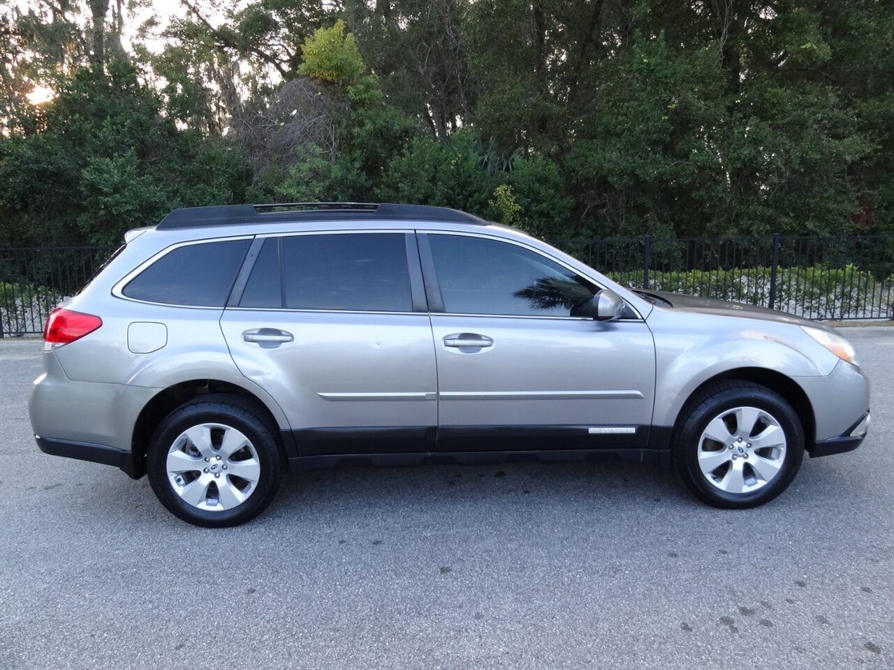 2011 Subaru Outback 2.5i Limited - Photo 15 - Deland, FL 32720