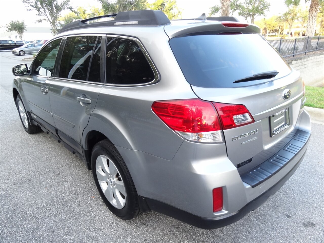 2011 Subaru Outback 2.5i Limited - Photo 4 - Deland, FL 32720
