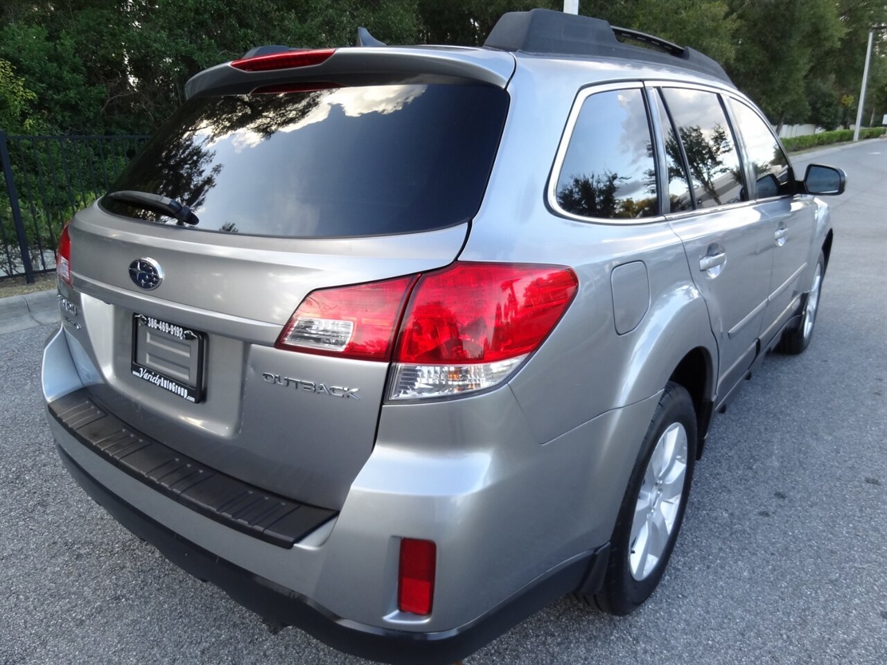 2011 Subaru Outback 2.5i Limited - Photo 3 - Deland, FL 32720