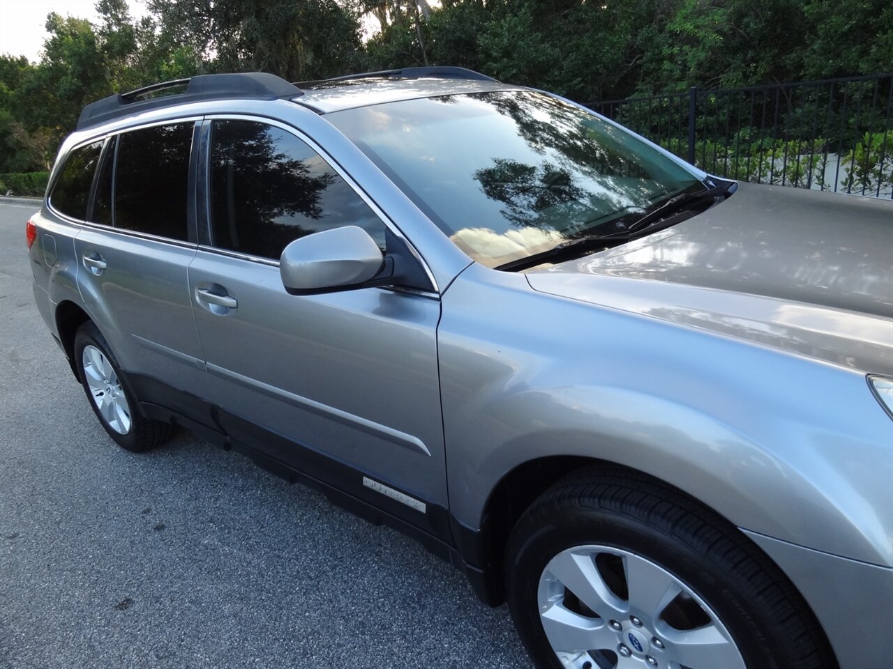 2011 Subaru Outback 2.5i Limited - Photo 8 - Deland, FL 32720