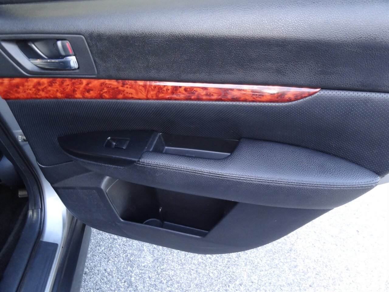 2011 Subaru Outback 2.5i Limited - Photo 38 - Deland, FL 32720