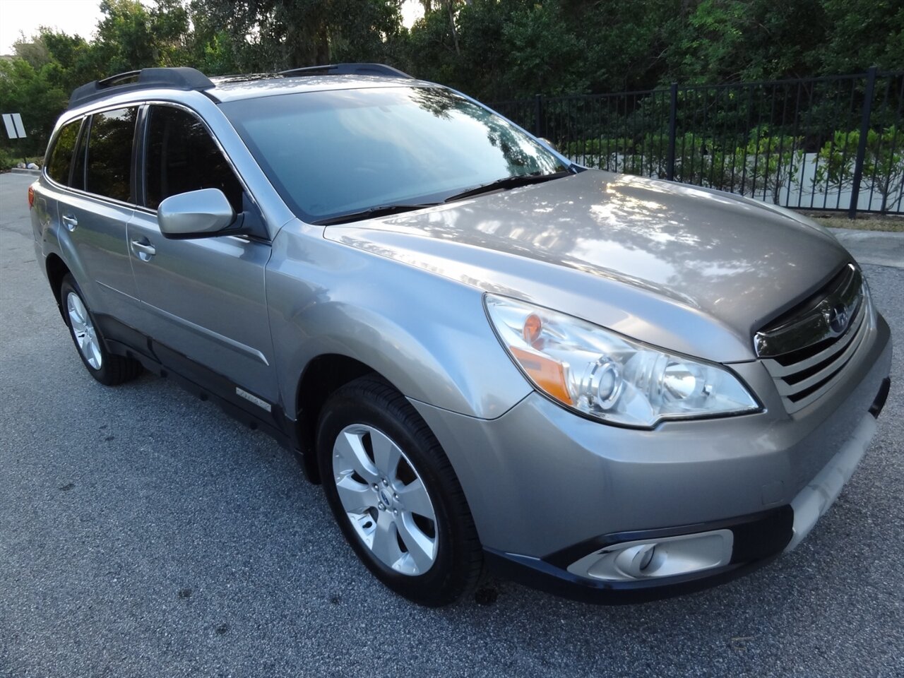 2011 Subaru Outback 2.5i Limited   - Photo 1 - Deland, FL 32720
