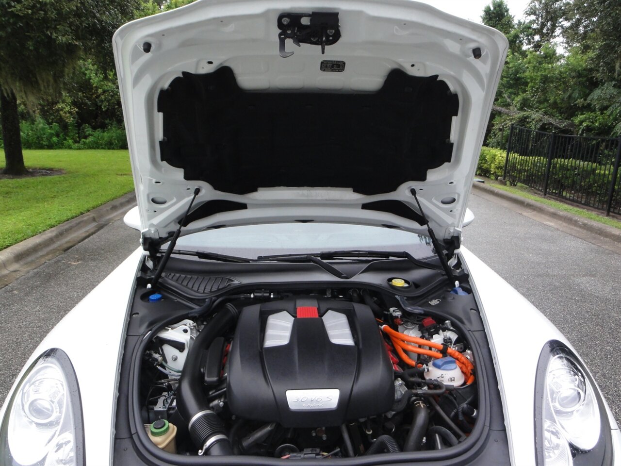 2014 Porsche Panamera S E-Hybrid - Photo 25 - Deland, FL 32720