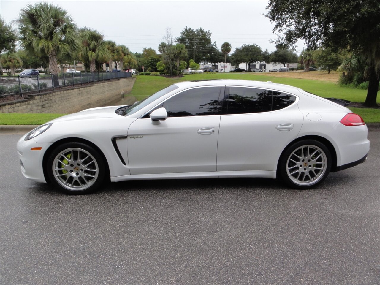 2014 Porsche Panamera S E-Hybrid - Photo 16 - Deland, FL 32720