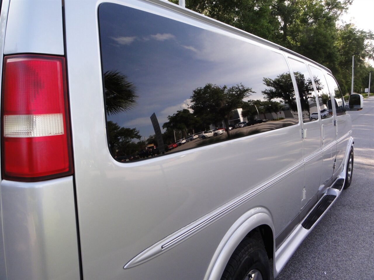 2011 Chevrolet Express 2500  Explorer premium conversion - Photo 15 - Deland, FL 32720