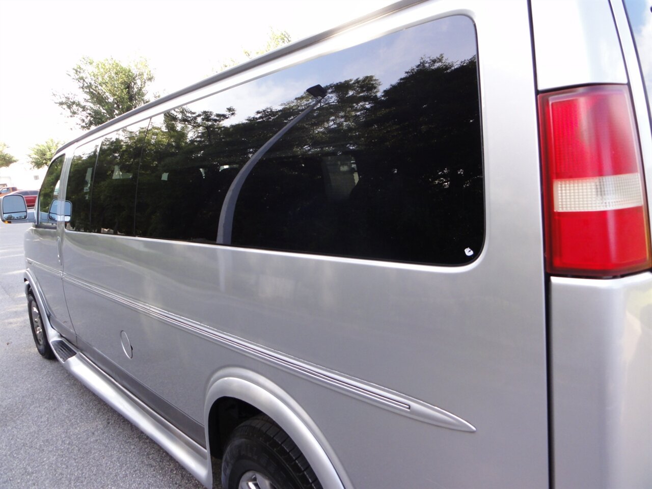 2011 Chevrolet Express 2500  Explorer premium conversion - Photo 14 - Deland, FL 32720