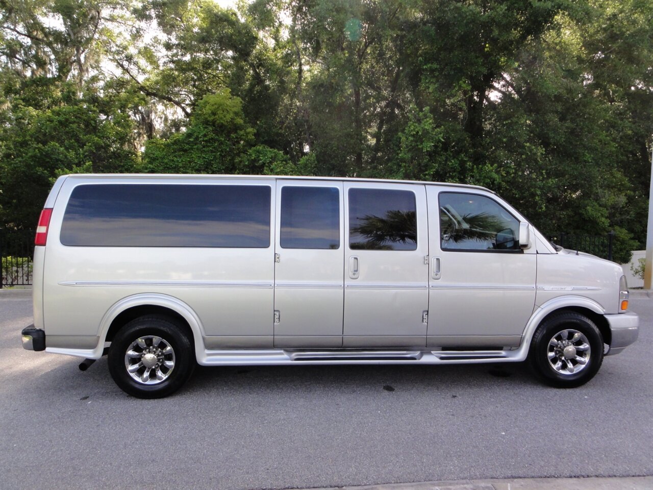 2011 Chevrolet Express 2500  Explorer premium conversion - Photo 12 - Deland, FL 32720