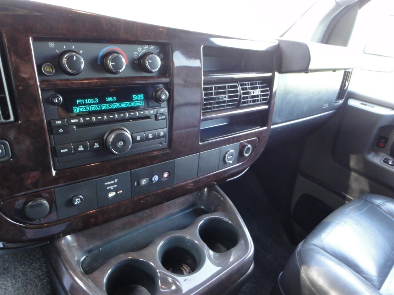 2011 Chevrolet Express 2500  Explorer premium conversion - Photo 63 - Deland, FL 32720