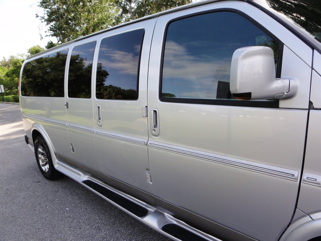 2011 Chevrolet Express 2500  Explorer premium conversion - Photo 9 - Deland, FL 32720
