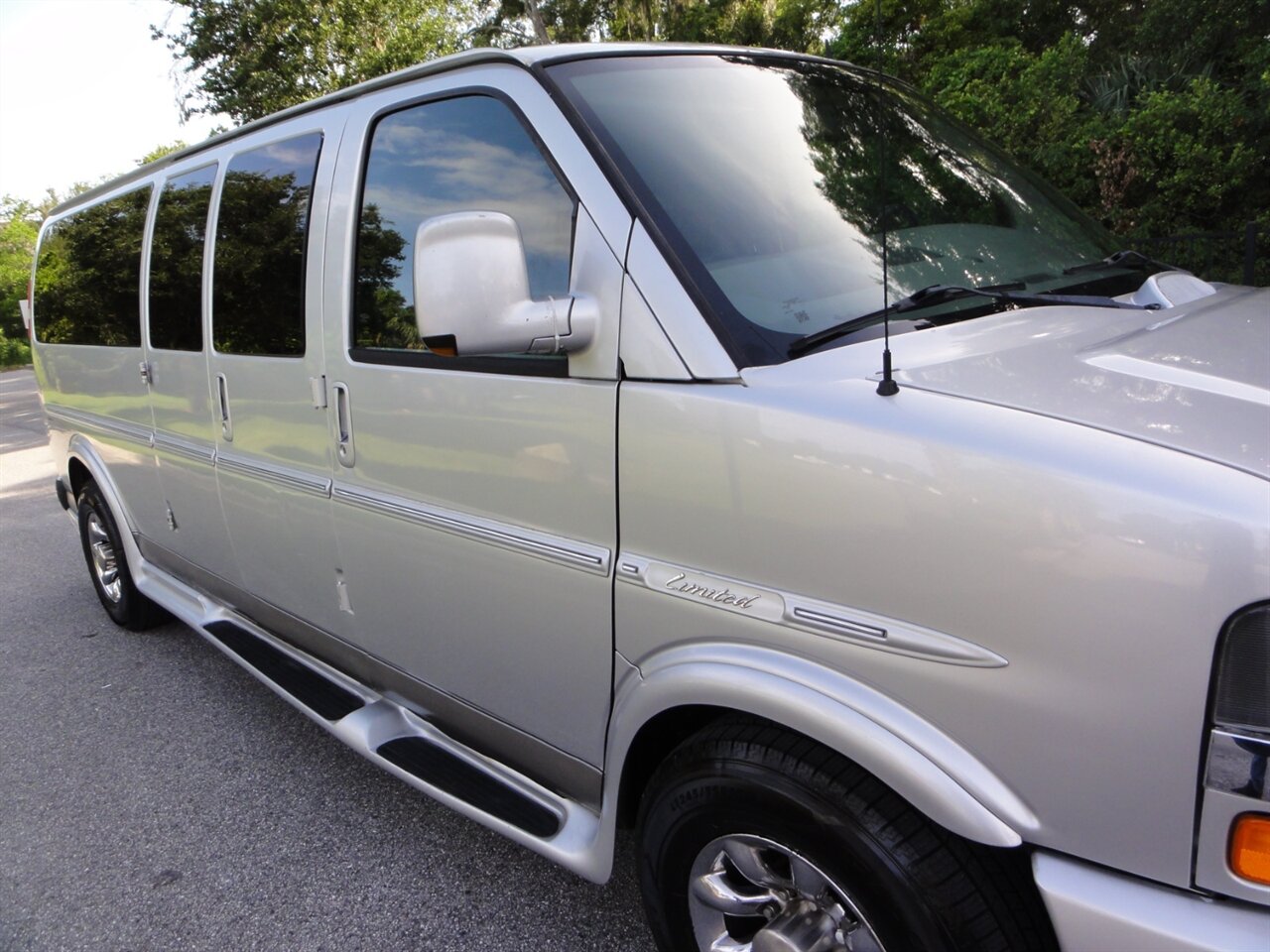 2011 Chevrolet Express 2500  Explorer premium conversion - Photo 8 - Deland, FL 32720
