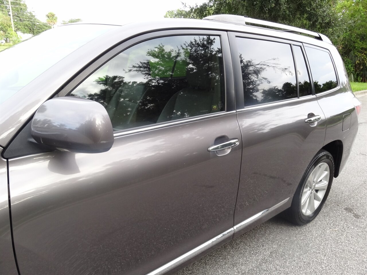 2011 Toyota Highlander Hybrid Limited  Premium - Photo 11 - Deland, FL 32720