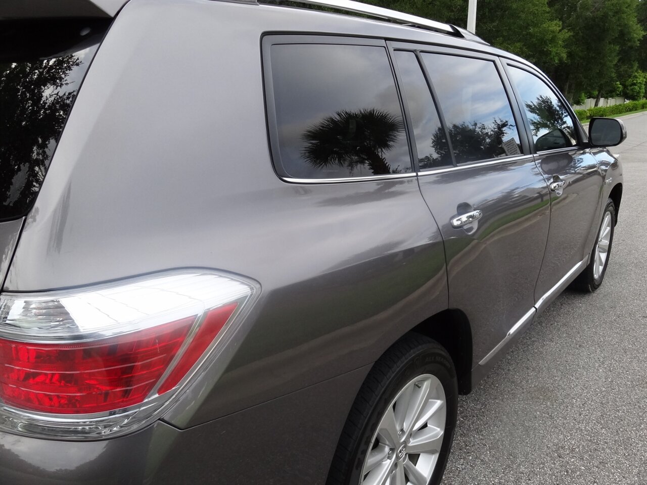 2011 Toyota Highlander Hybrid Limited  Premium - Photo 13 - Deland, FL 32720