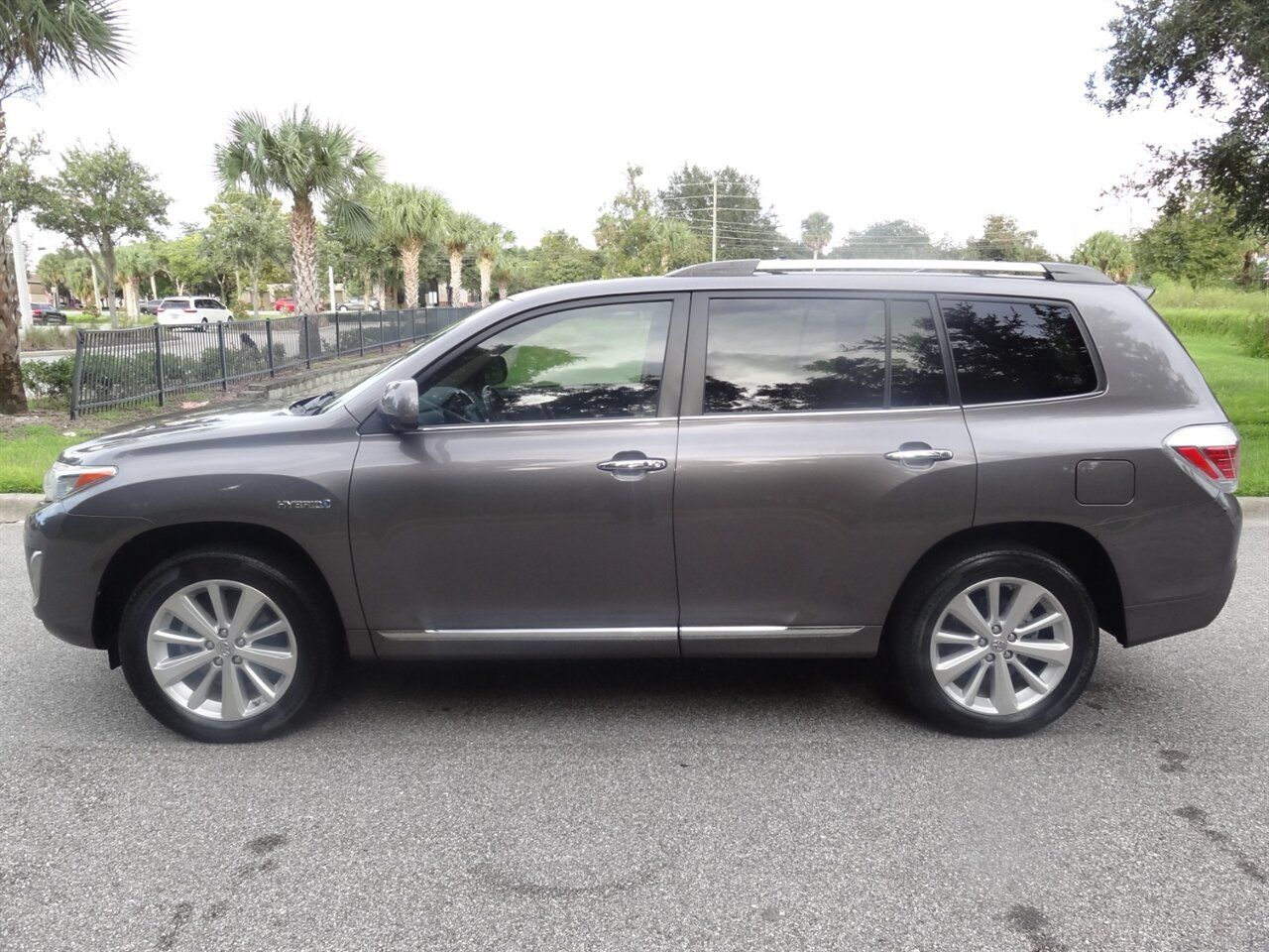 2011 Toyota Highlander Hybrid Limited  Premium - Photo 16 - Deland, FL 32720
