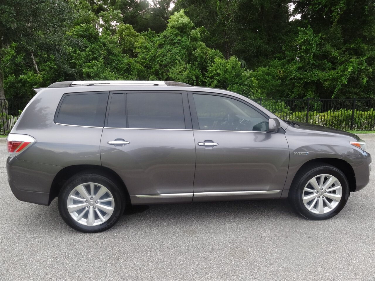 2011 Toyota Highlander Hybrid Limited  Premium - Photo 15 - Deland, FL 32720