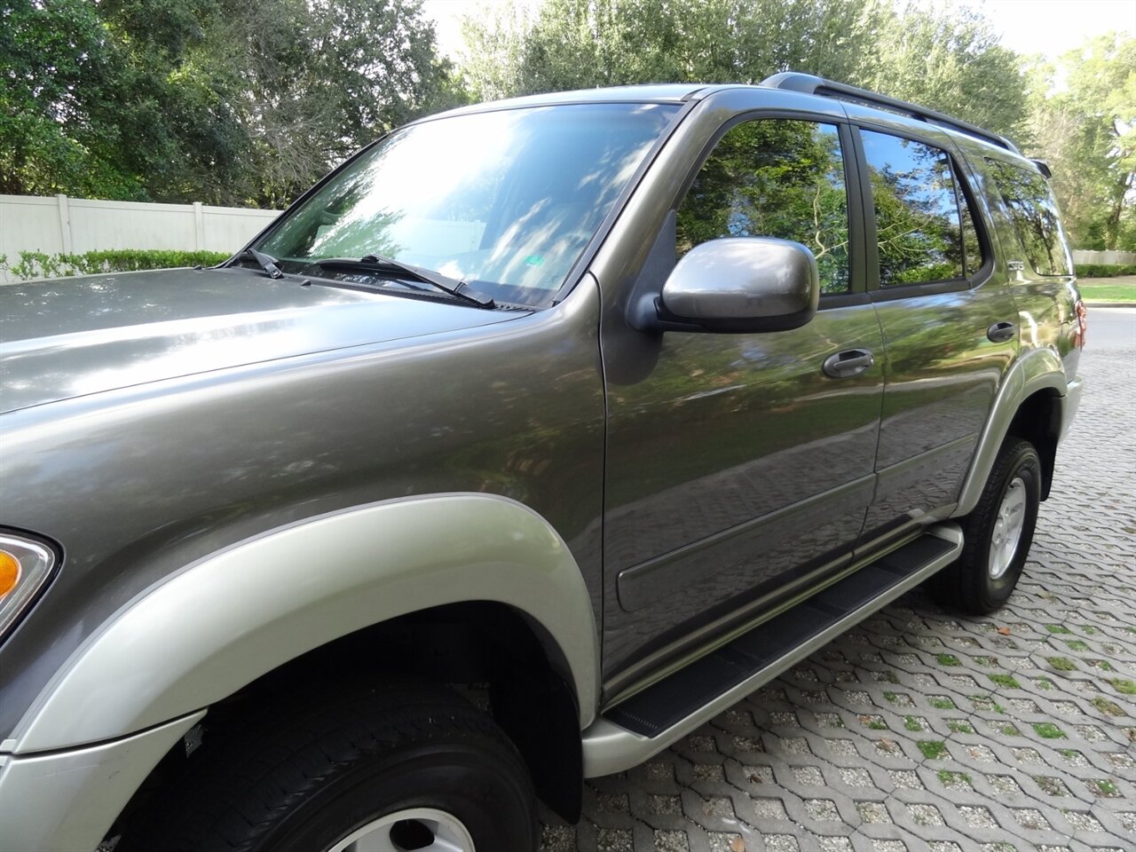 2004 Toyota Sequoia SR5 - Photo 9 - Deland, FL 32720