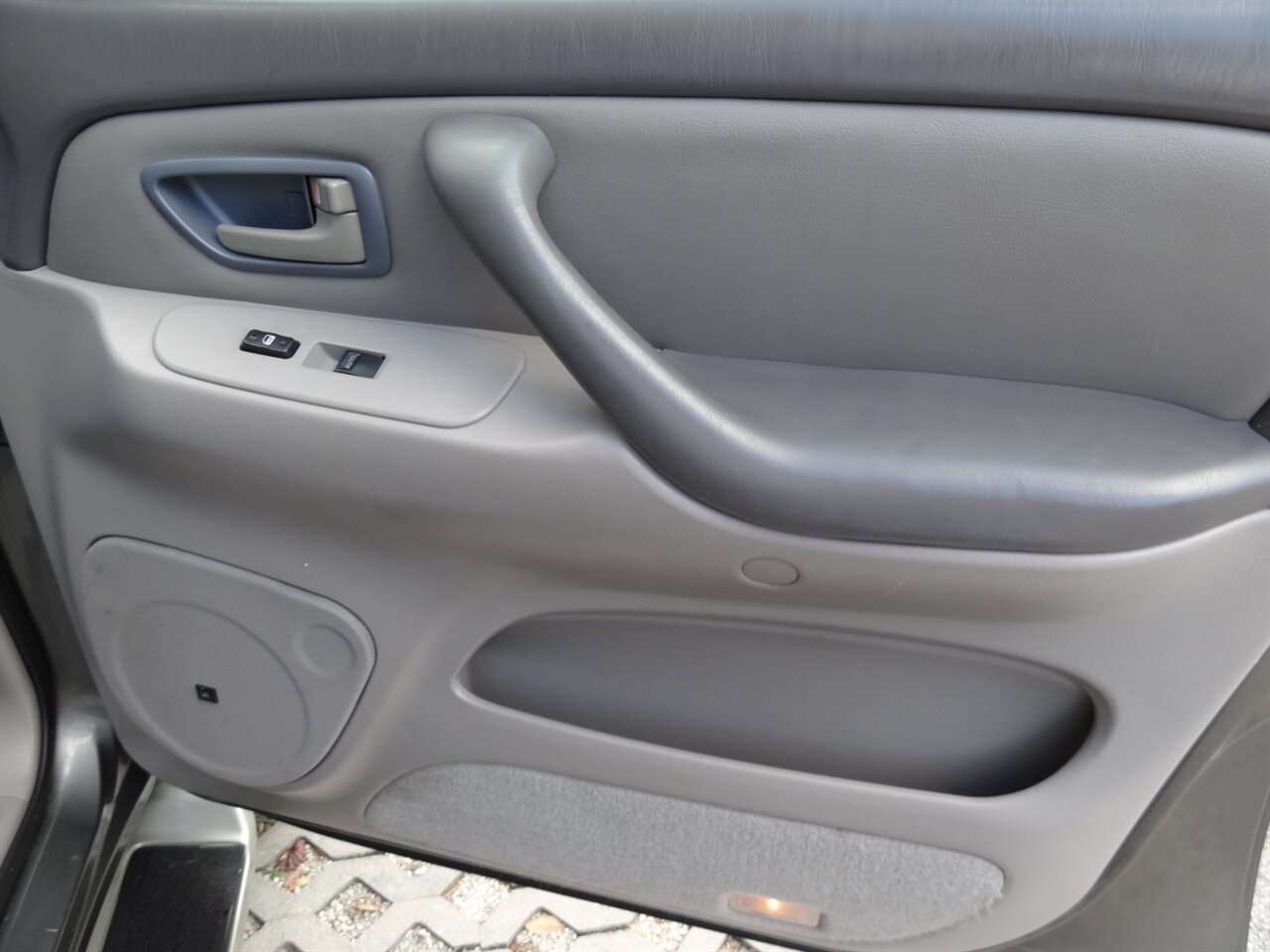 2004 Toyota Sequoia SR5 - Photo 52 - Deland, FL 32720