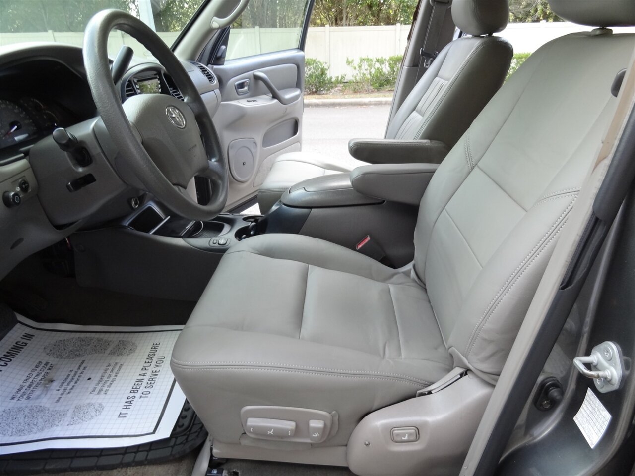 2004 Toyota Sequoia SR5 - Photo 38 - Deland, FL 32720