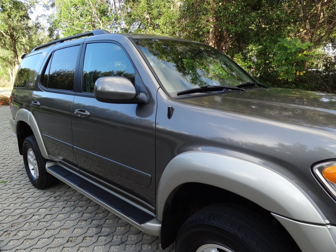 2004 Toyota Sequoia SR5 - Photo 8 - Deland, FL 32720