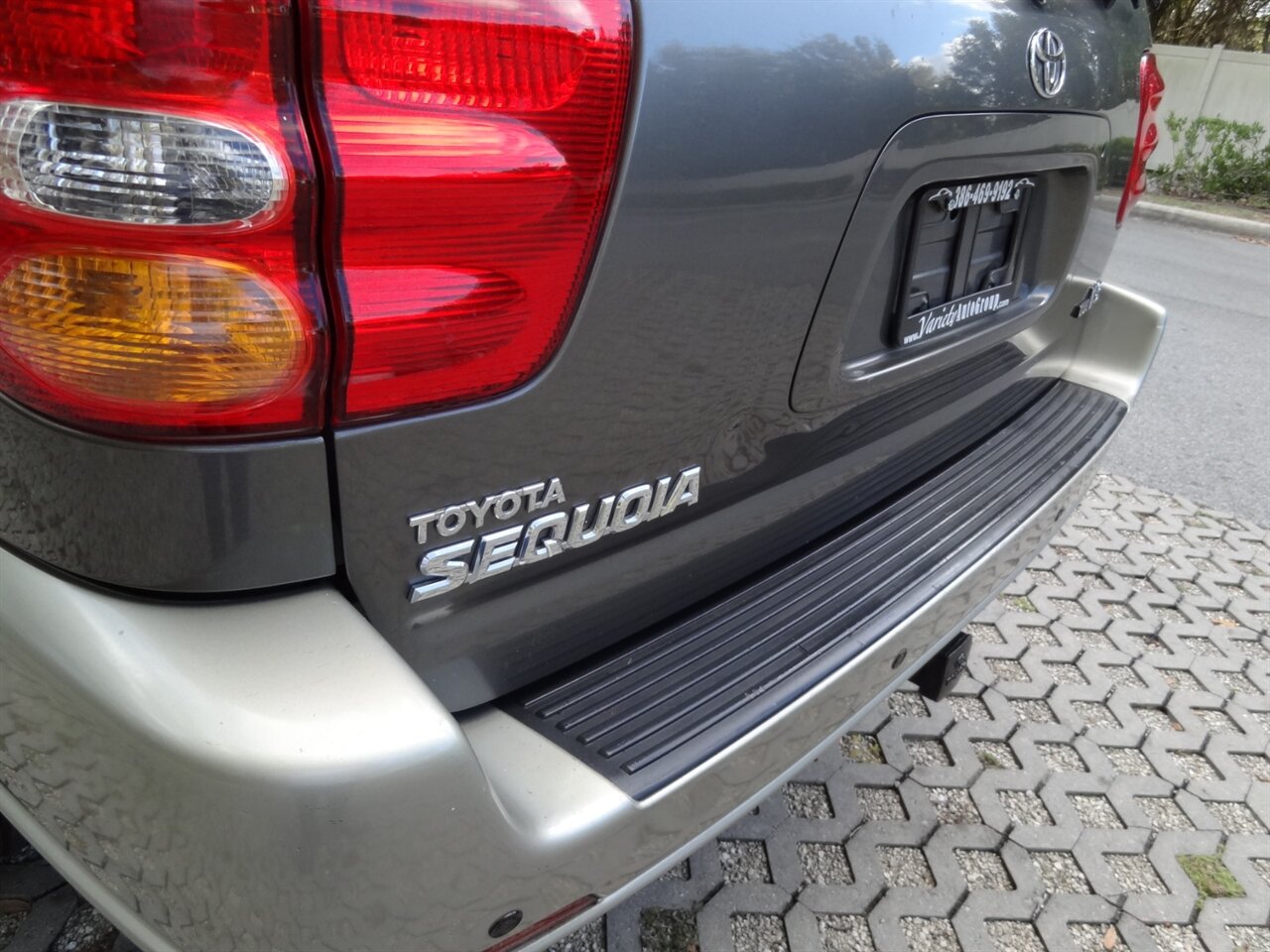 2004 Toyota Sequoia SR5 - Photo 23 - Deland, FL 32720