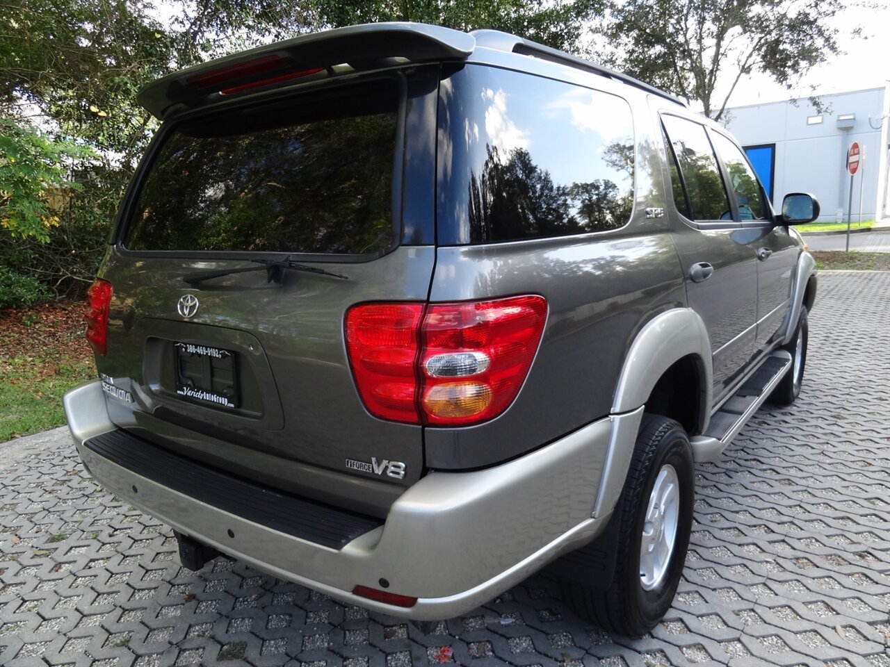 2004 Toyota Sequoia SR5 - Photo 3 - Deland, FL 32720