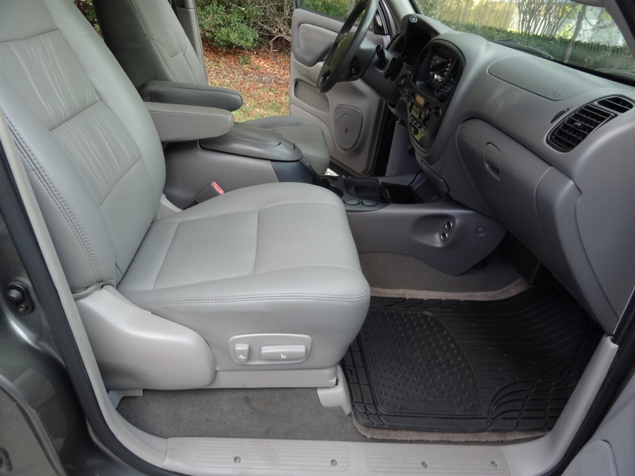 2004 Toyota Sequoia SR5 - Photo 49 - Deland, FL 32720