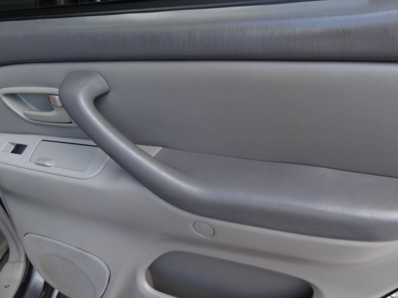 2004 Toyota Sequoia SR5 - Photo 48 - Deland, FL 32720