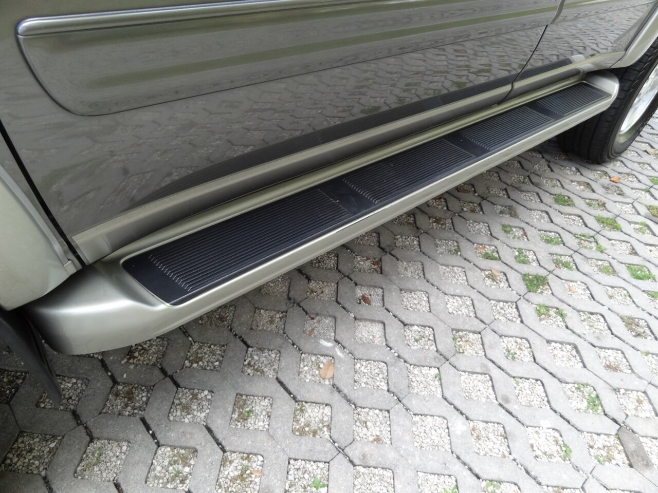 2004 Toyota Sequoia SR5 - Photo 17 - Deland, FL 32720