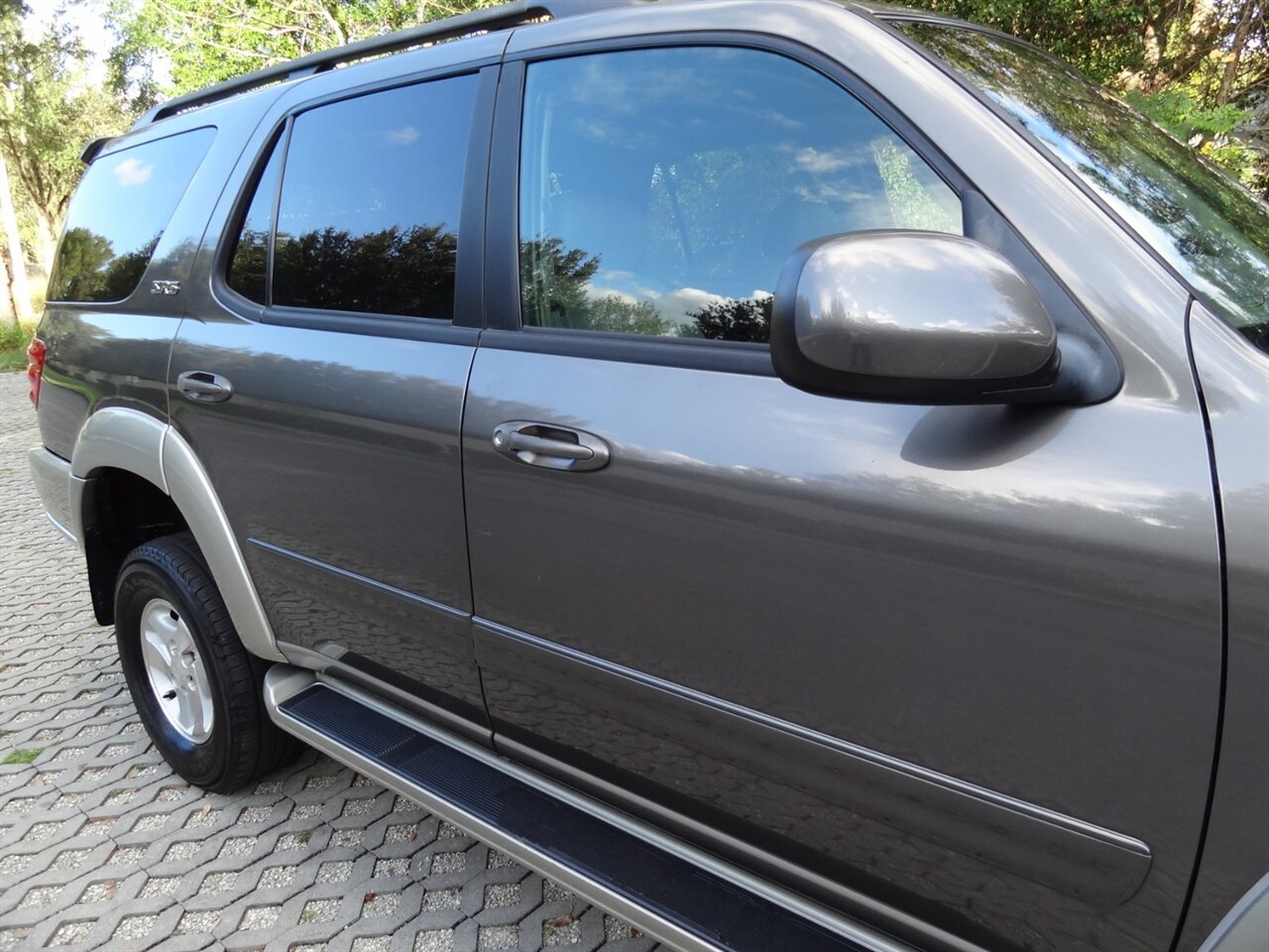 2004 Toyota Sequoia SR5 - Photo 10 - Deland, FL 32720