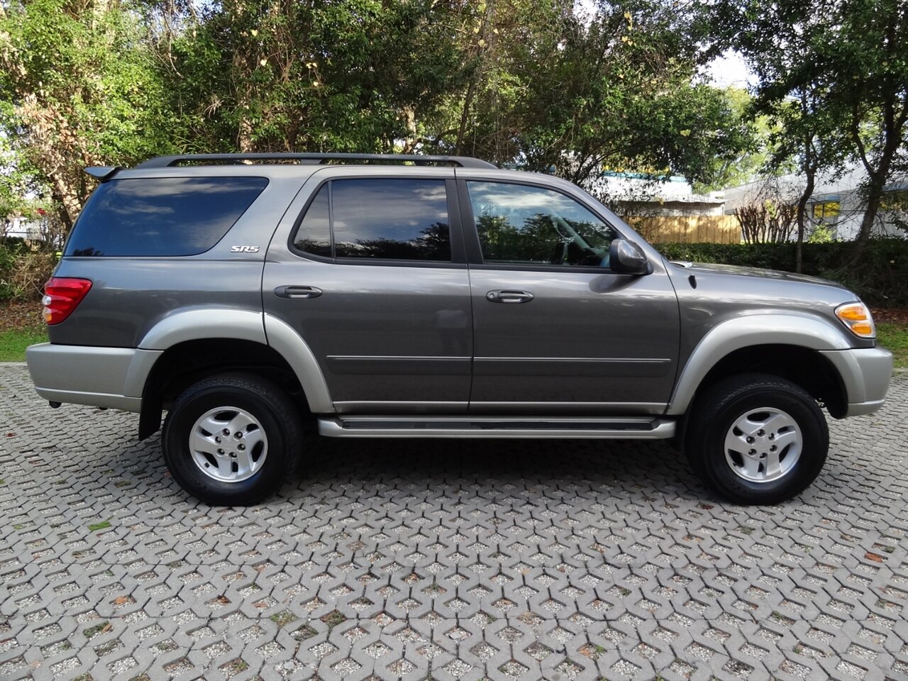 2004 Toyota Sequoia SR5 - Photo 15 - Deland, FL 32720