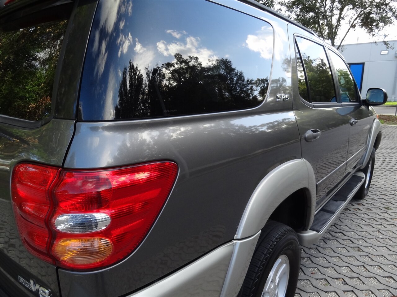 2004 Toyota Sequoia SR5 - Photo 13 - Deland, FL 32720