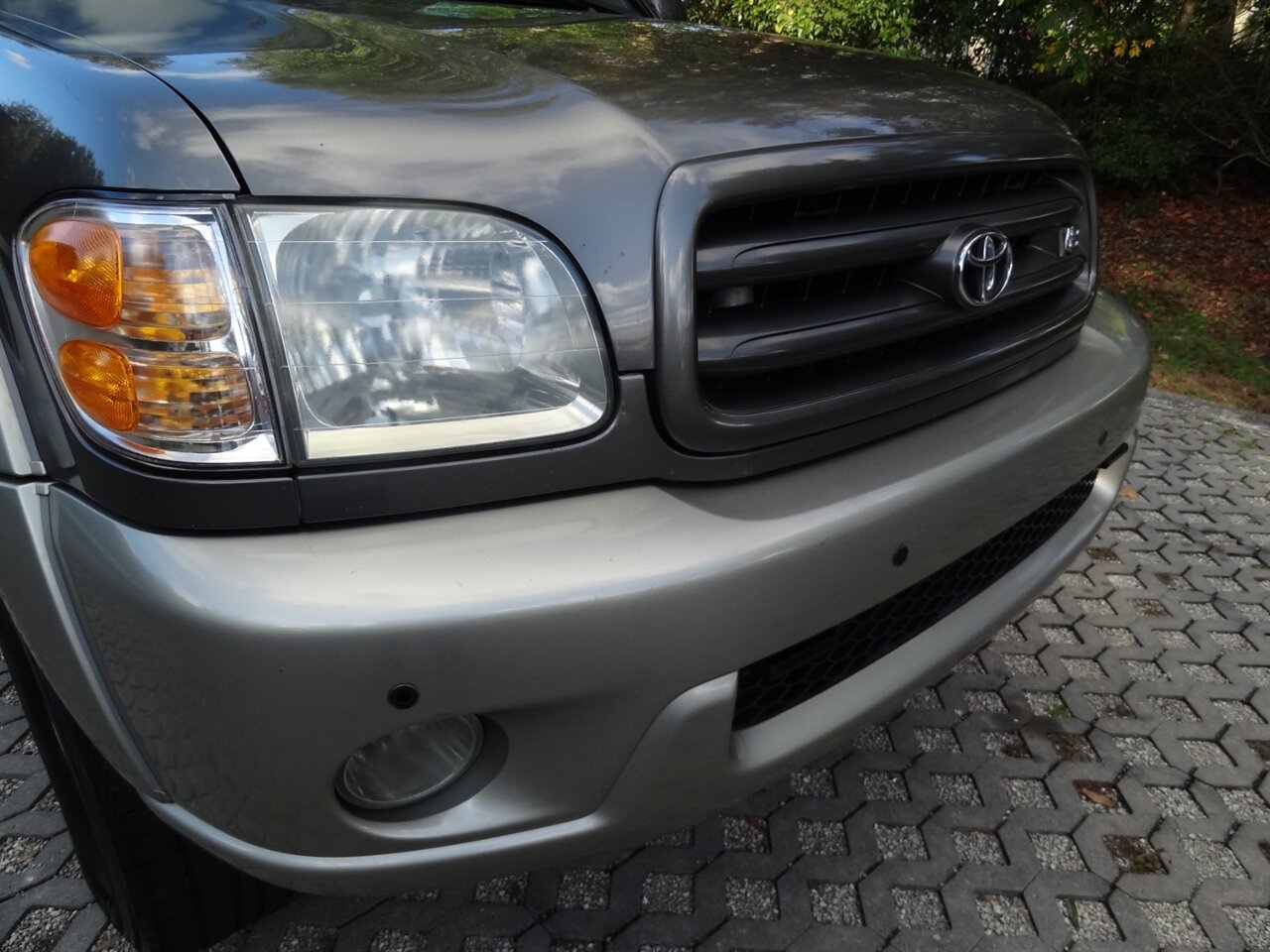2004 Toyota Sequoia SR5 - Photo 6 - Deland, FL 32720