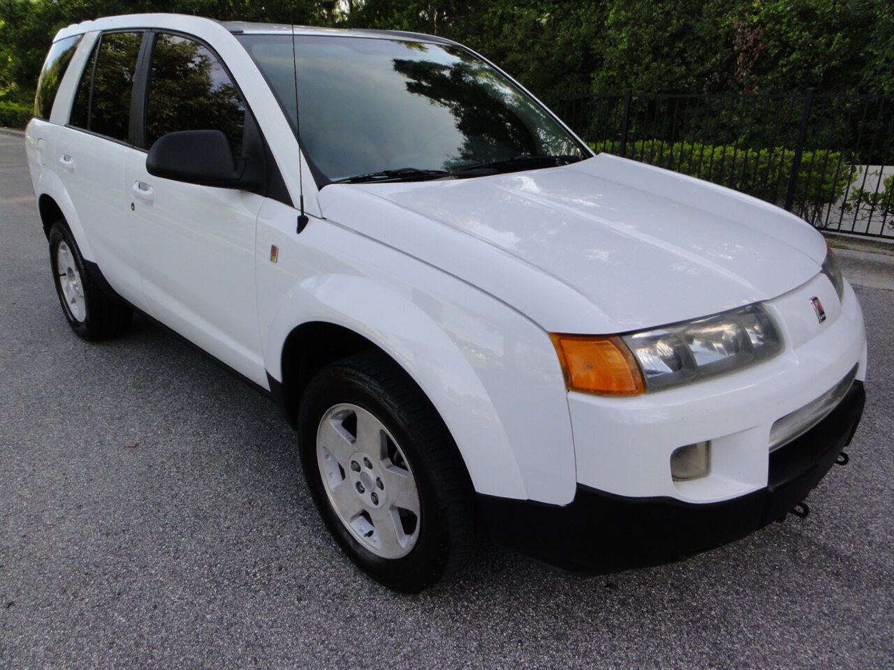 2004 Saturn Vue   - Photo 1 - Deland, FL 32720
