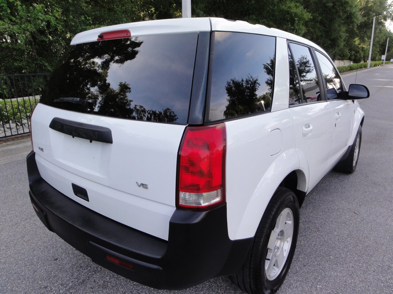 2004 Saturn Vue - Photo 3 - Deland, FL 32720