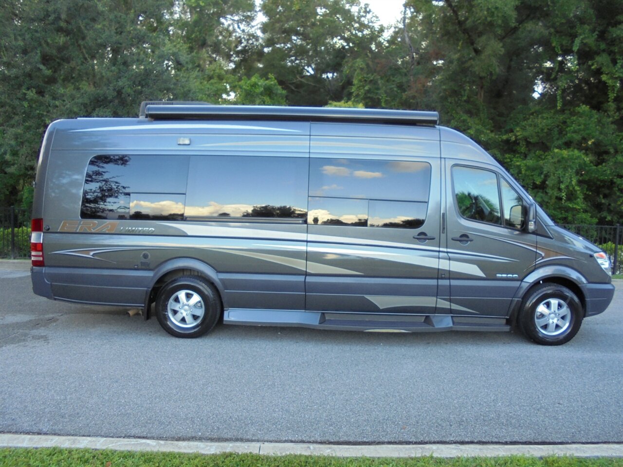 2010 Winnebago ERA 170X   - Photo 8 - Deland, FL 32720