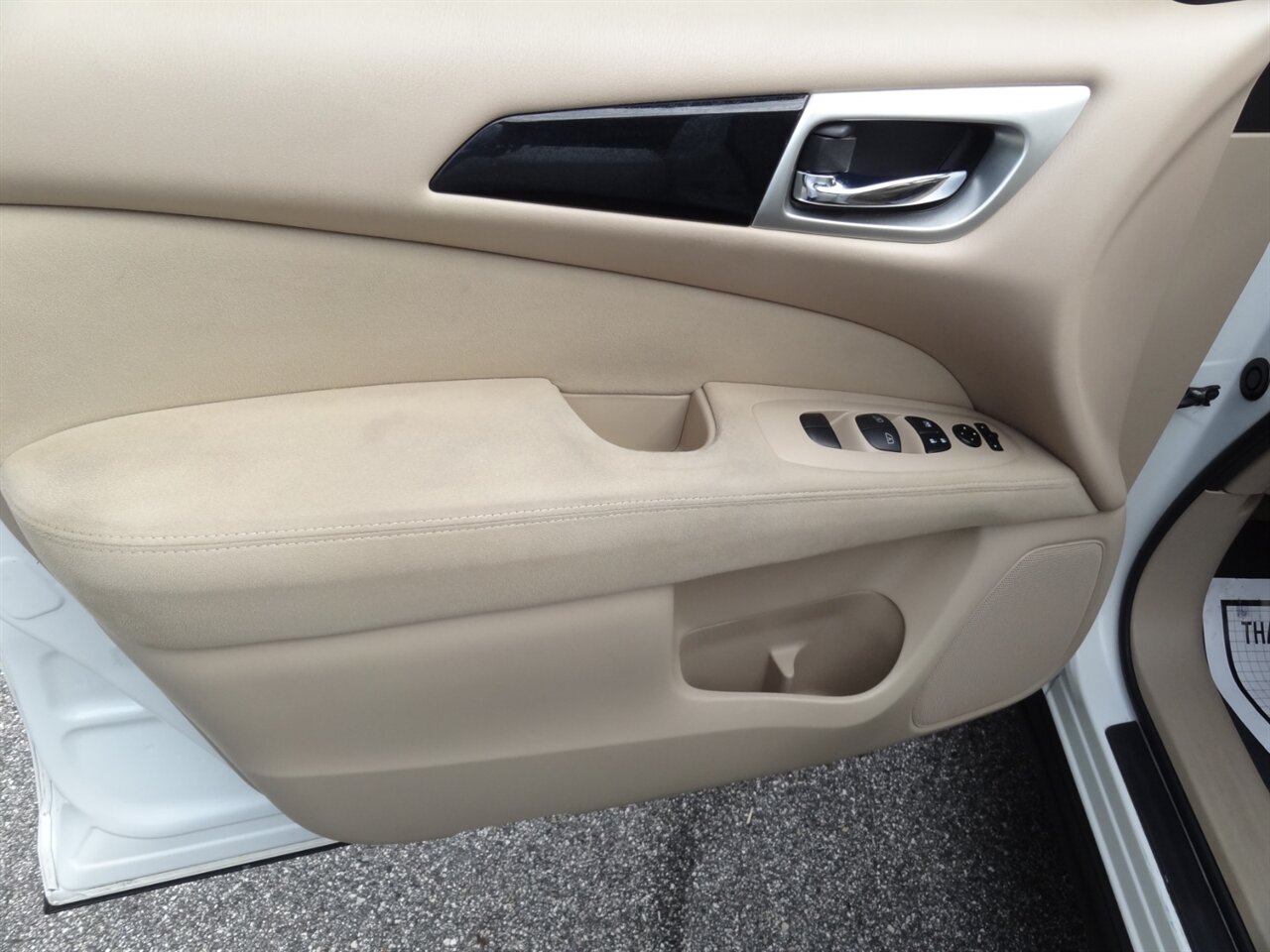 2015 Nissan Pathfinder SV - Photo 29 - Deland, FL 32720