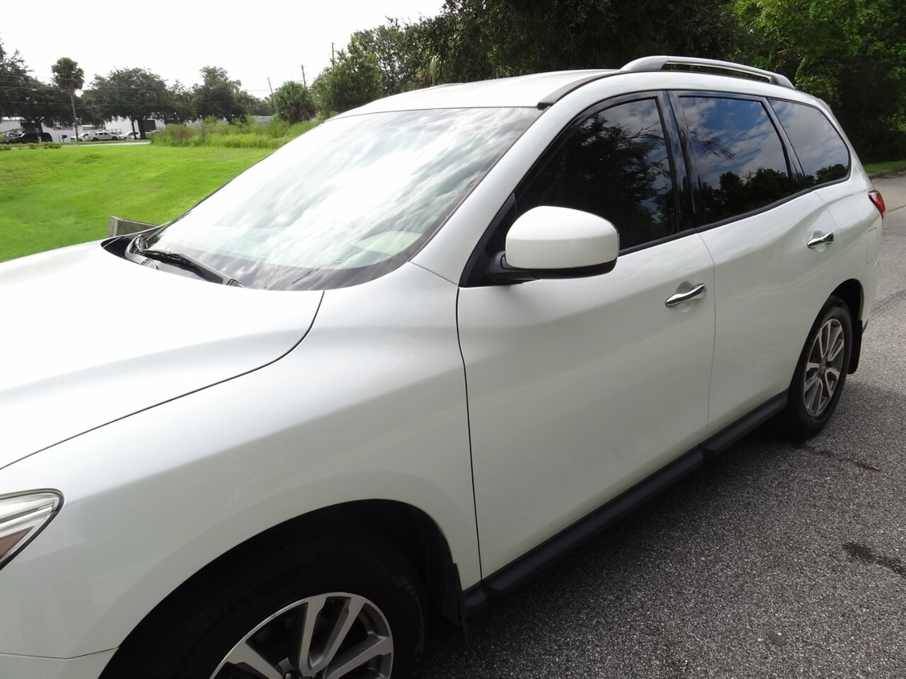 2015 Nissan Pathfinder SV - Photo 9 - Deland, FL 32720