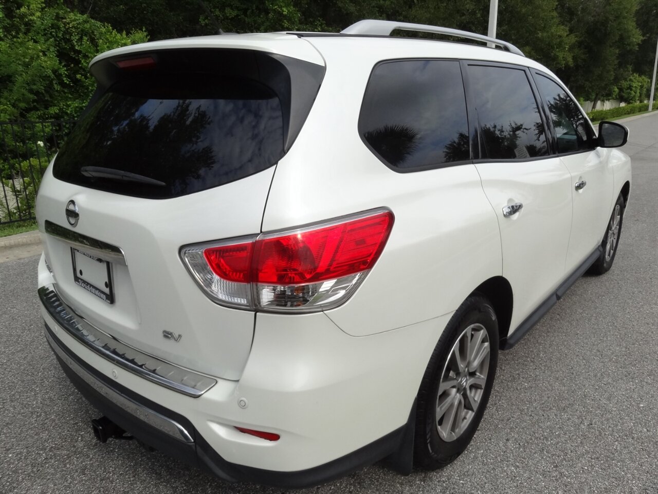 2015 Nissan Pathfinder SV - Photo 3 - Deland, FL 32720