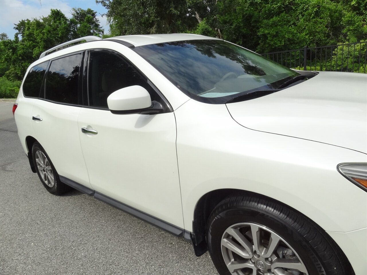 2015 Nissan Pathfinder SV - Photo 8 - Deland, FL 32720